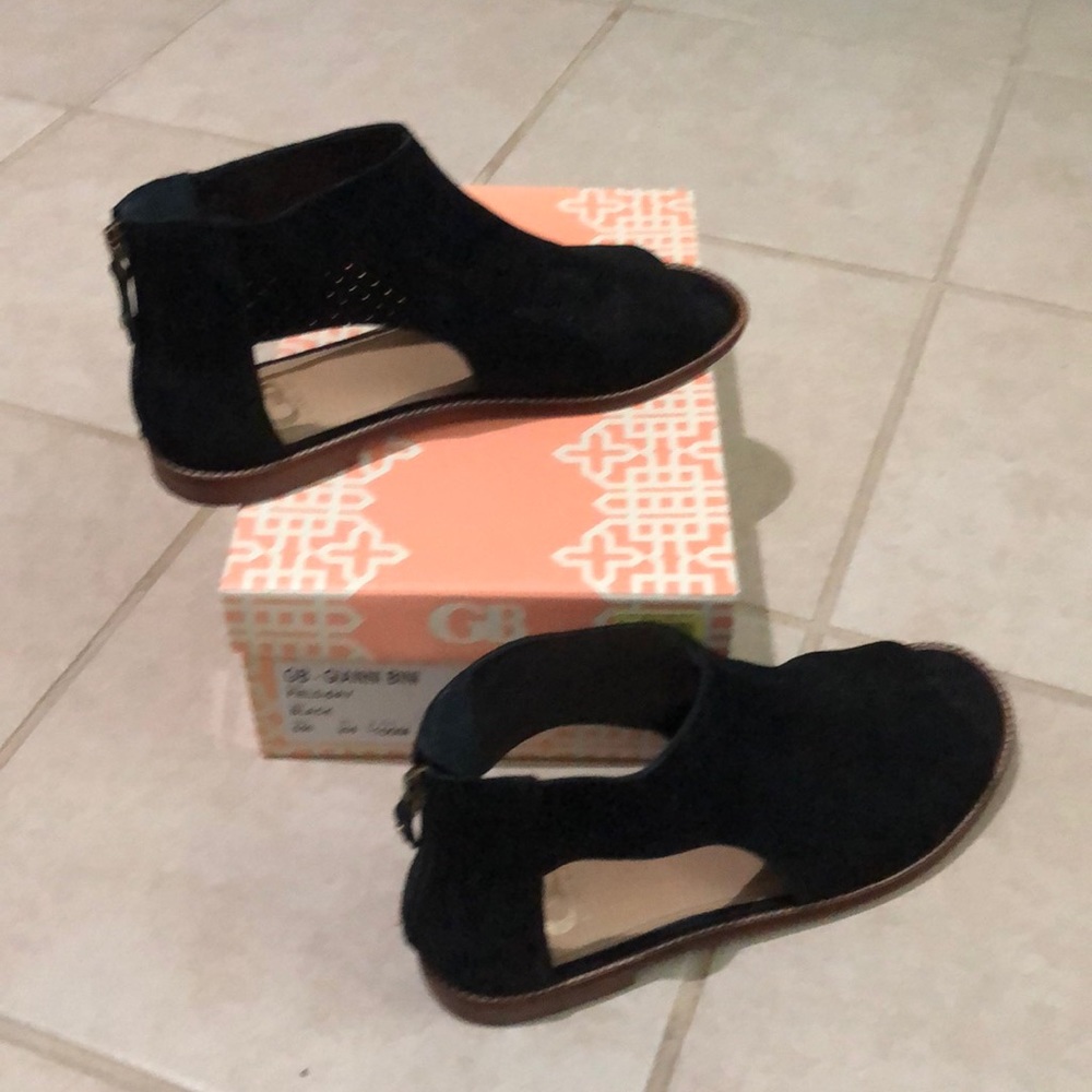 Gianni Bini Field Day Perforated Zip Sandal 10
